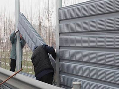 Some people are fixing aluminum sound barrier sheets to H post.