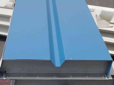 Aluminum sound barrier with blue non-perforated aluminum sheet is being shown.