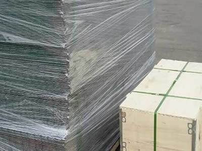 PVC gabion panels are bundled by plastic film and then put them onto wooden cases.