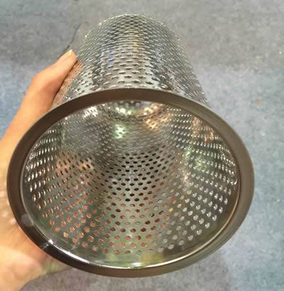 The picture shows a single-layer cylinder perforated filter element.
